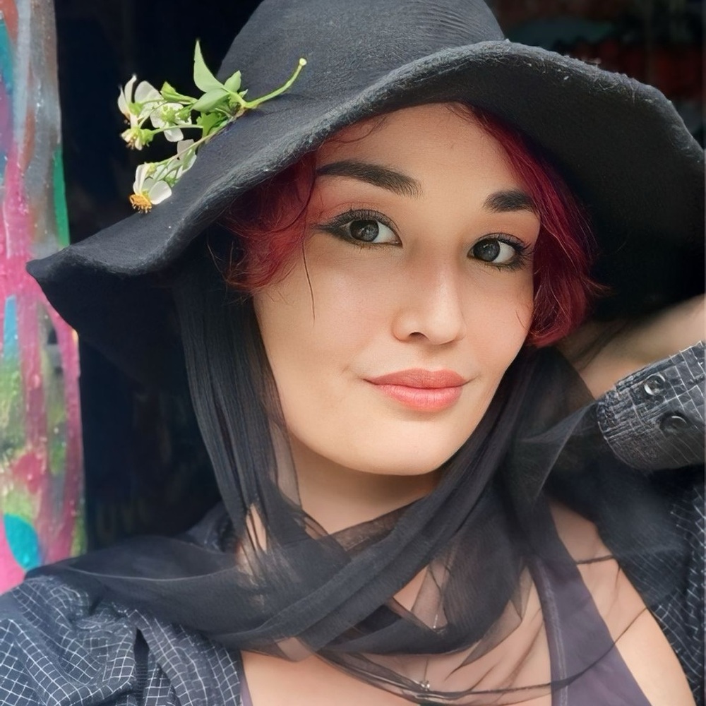Meet your Posher, Kiyomi Lux